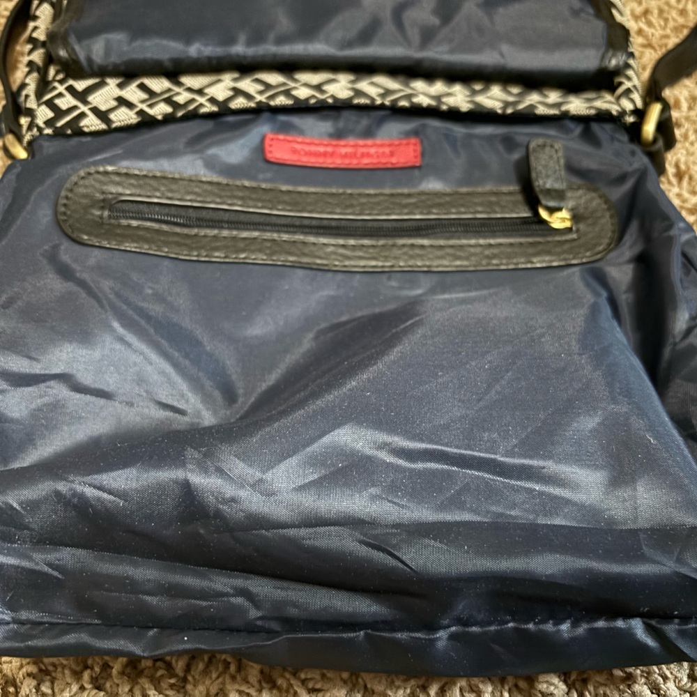 NWT Tommy Hilfiger Monogram Messenger Bag Black and Tan - Picture 5 of 9
